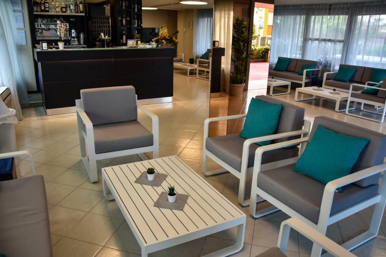 Tyc Hotel Viserbella di Rimini Exterior photo